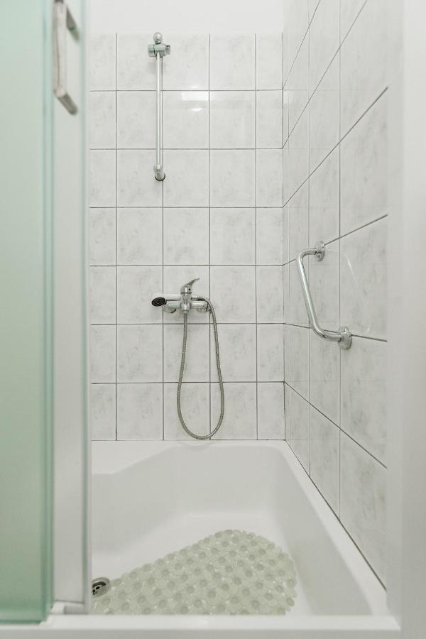Apartment Kuzmanic Lokva Rogoznica Esterno foto